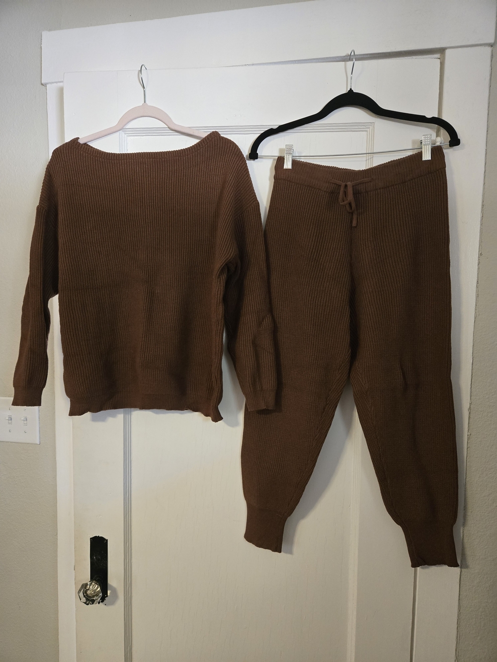 Women's Ribbed Knit Sweater/Jogger Set - Brown